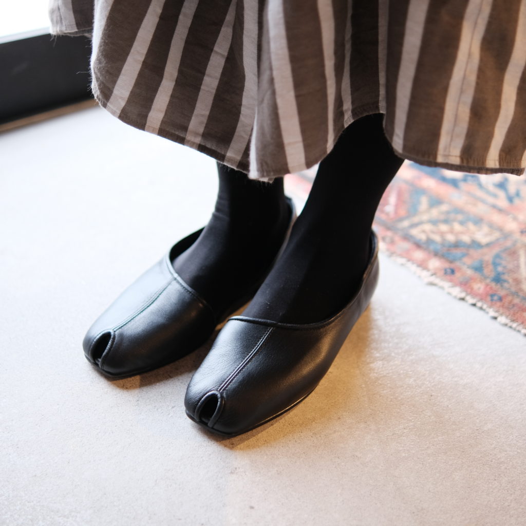 SUI Peep shoes Black | nagaya.project
